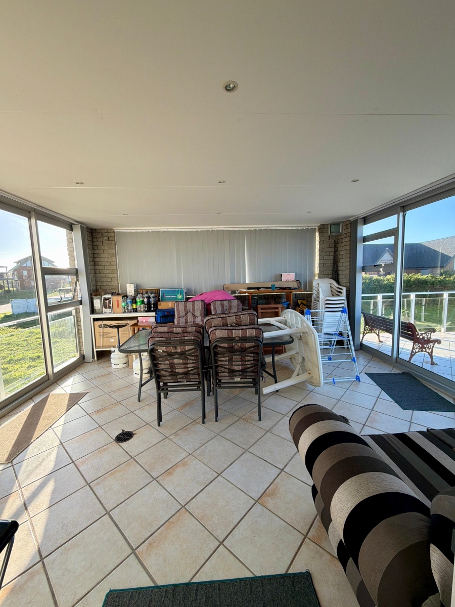 3 Bedroom Property for Sale in Boggomsbaai Western Cape